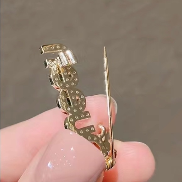 💖 5 items for $25 Sale! 💖 Queen Crown Rhinestone Pin - Picture 4 of 5